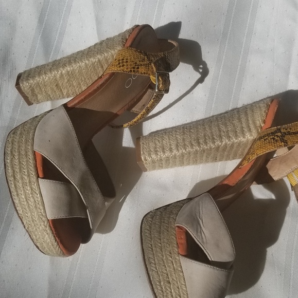 *PREOWNED* Aldo Platform Multi-Color Block Heels - Picture 3 of 6
